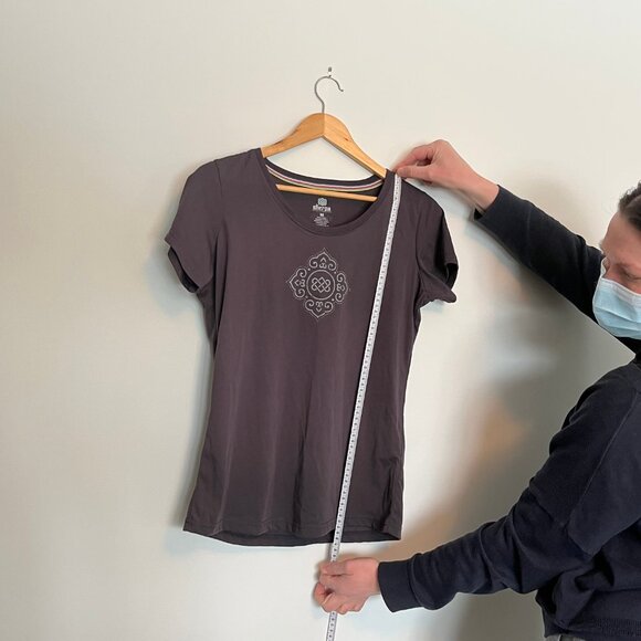 NWT. Sherpa Adventure Gear. T-Shirt. Dark Grey Color. Size M. Womens. - Picture 6 of 6